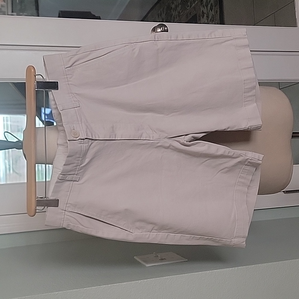 Roundtree and York khaki shorts
